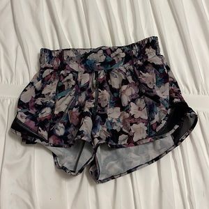 Lululemon flower hotty hots size 2, *discontinued*.